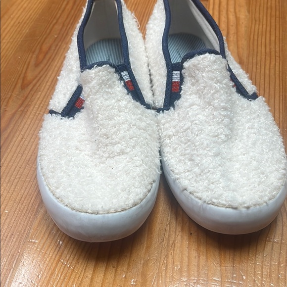 Tommy Hilfiger White and Blue Sherpa Slippers/shoes - Picture 6 of 10